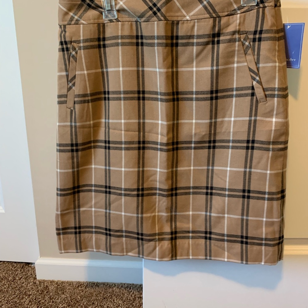*New with tags* Tan plaid skirt by Laura Scott. Size Medium